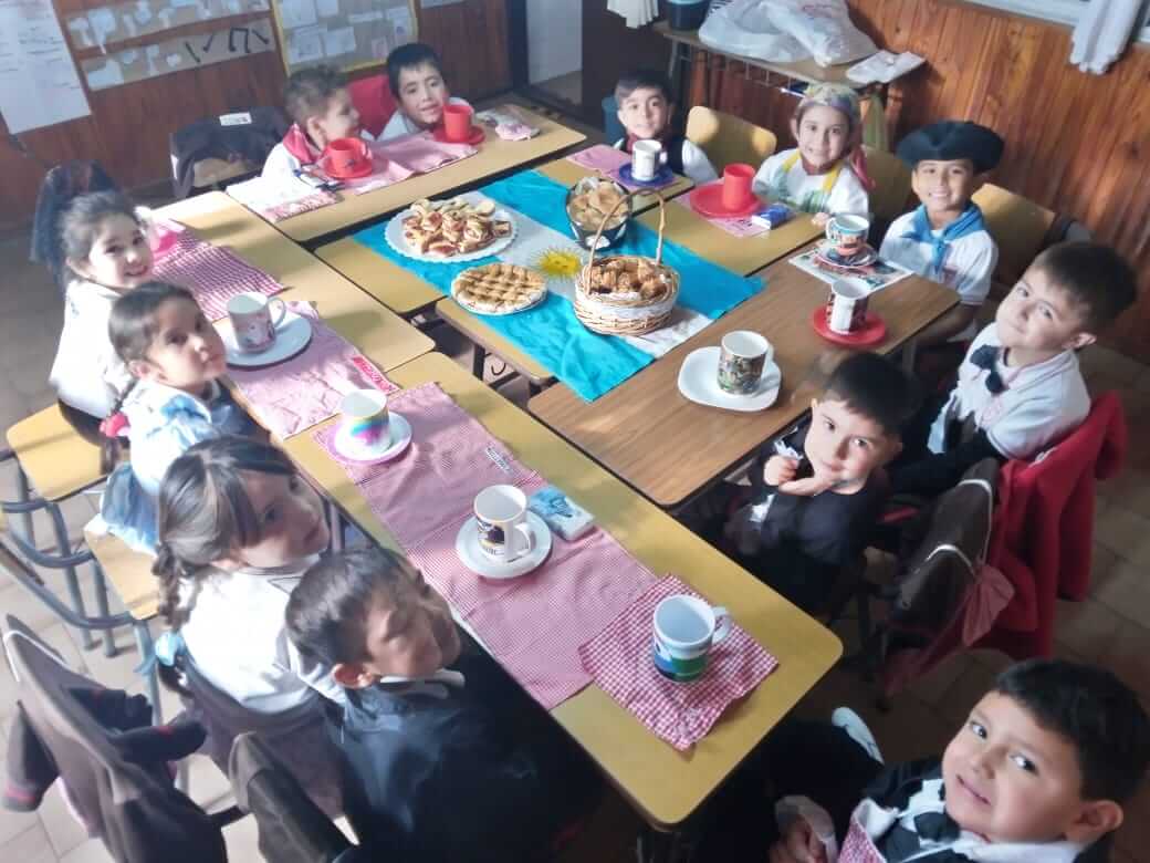 Merienda en el Jardín de Infantes San Martín